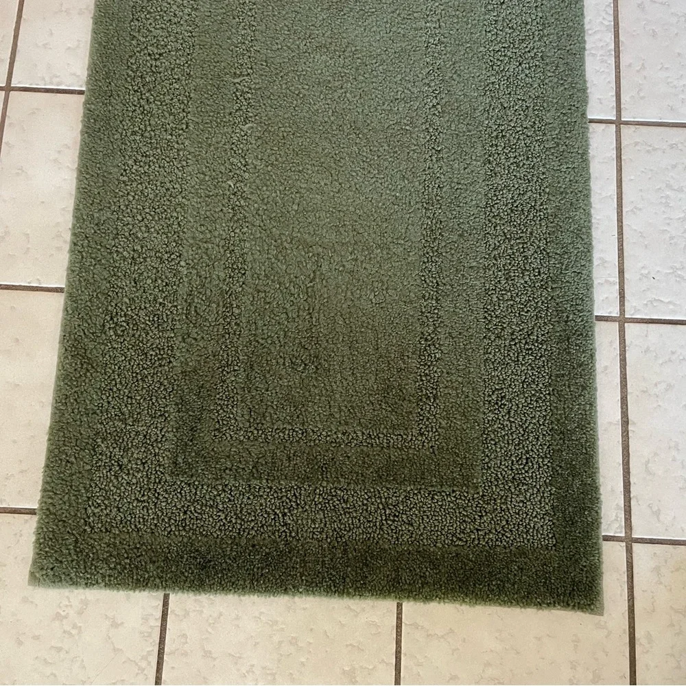 20”x34” Forest Green Racetrack Bathmat / Rug